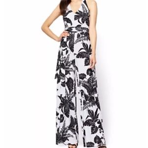 Mew York&Co Halter Jumpsuit Black/White Palm Leaf